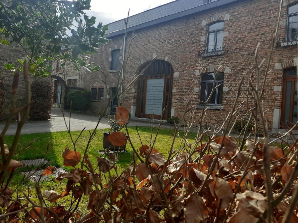 Le Repos Du Nomade B&B 7 Personnes Manhay Экстерьер фото